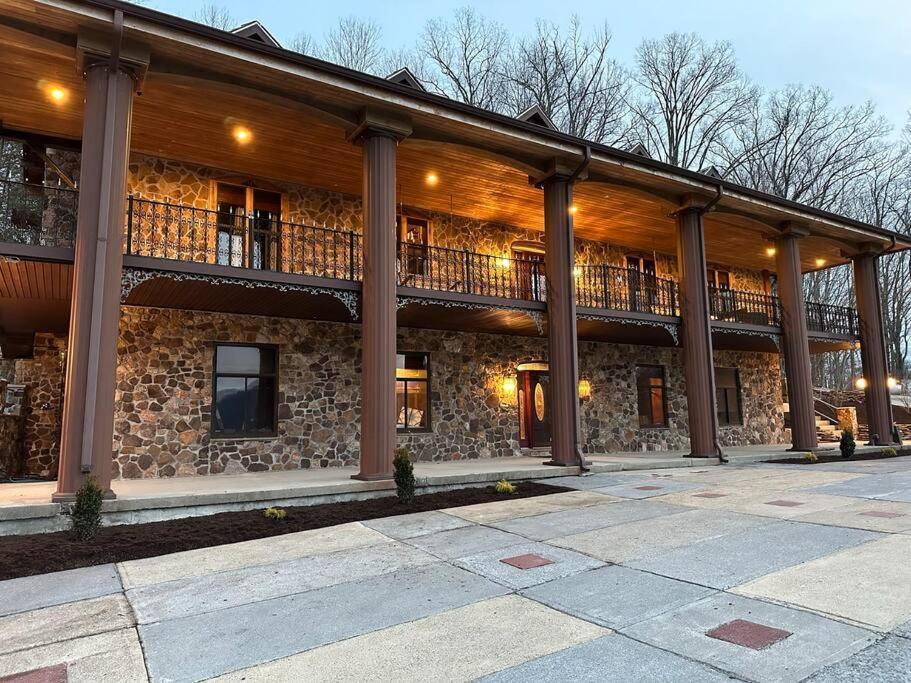 5 Bedroom Estate Near Casino And Downtown Бристоль Экстерьер фото