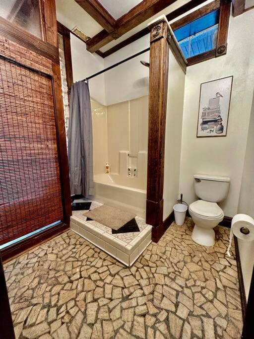 5 Bedroom Estate Near Casino And Downtown Бристоль Экстерьер фото