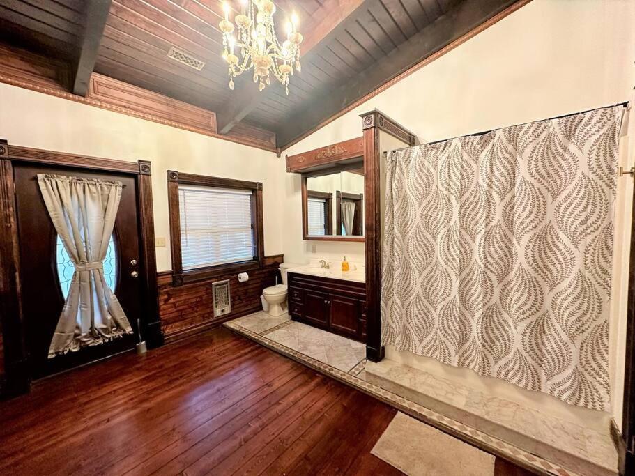 5 Bedroom Estate Near Casino And Downtown Бристоль Экстерьер фото