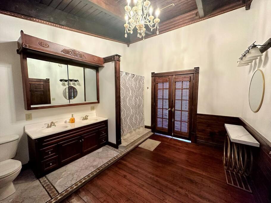 5 Bedroom Estate Near Casino And Downtown Бристоль Экстерьер фото