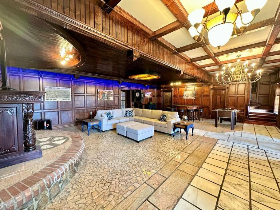 5 Bedroom Estate Near Casino And Downtown Бристоль Экстерьер фото