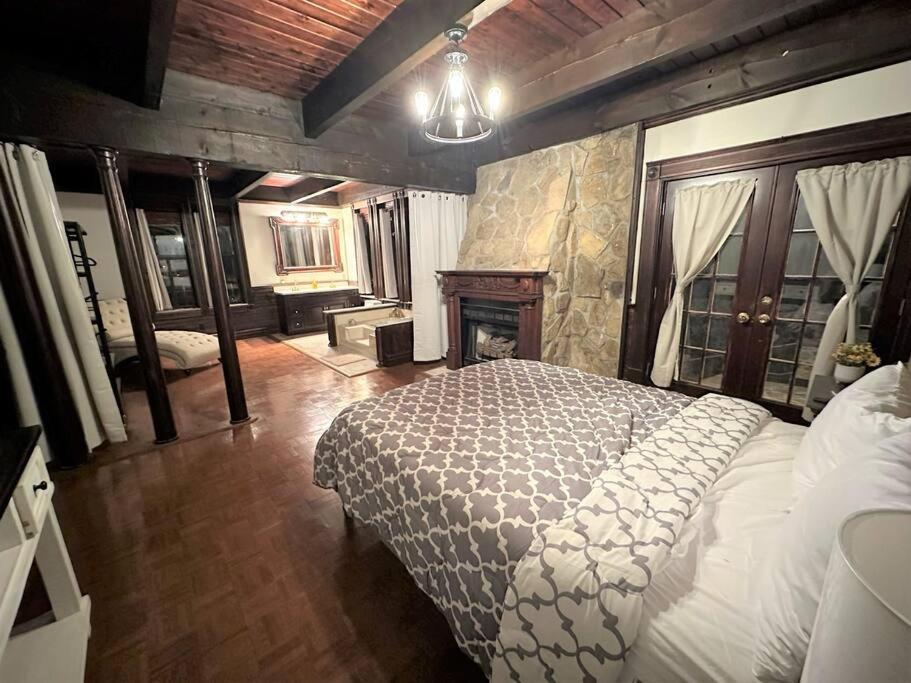 5 Bedroom Estate Near Casino And Downtown Бристоль Экстерьер фото