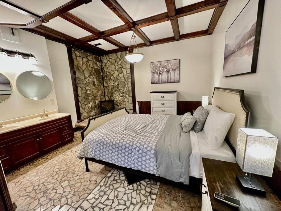 5 Bedroom Estate Near Casino And Downtown Бристоль Экстерьер фото